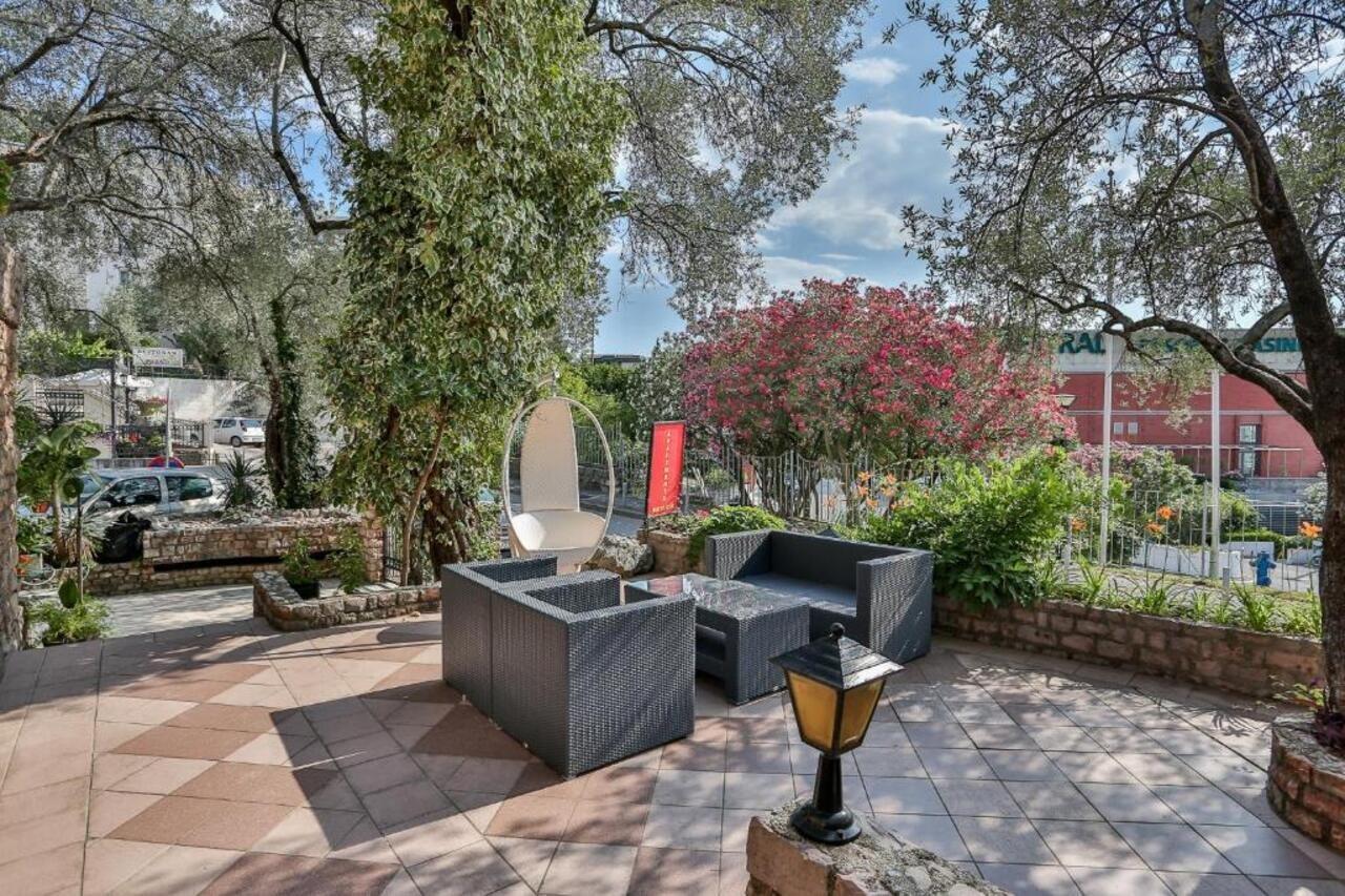 Milan'S Apartments Sveti Stefan Dış mekan fotoğraf