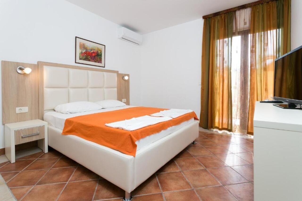 Milan'S Apartments Sveti Stefan Dış mekan fotoğraf