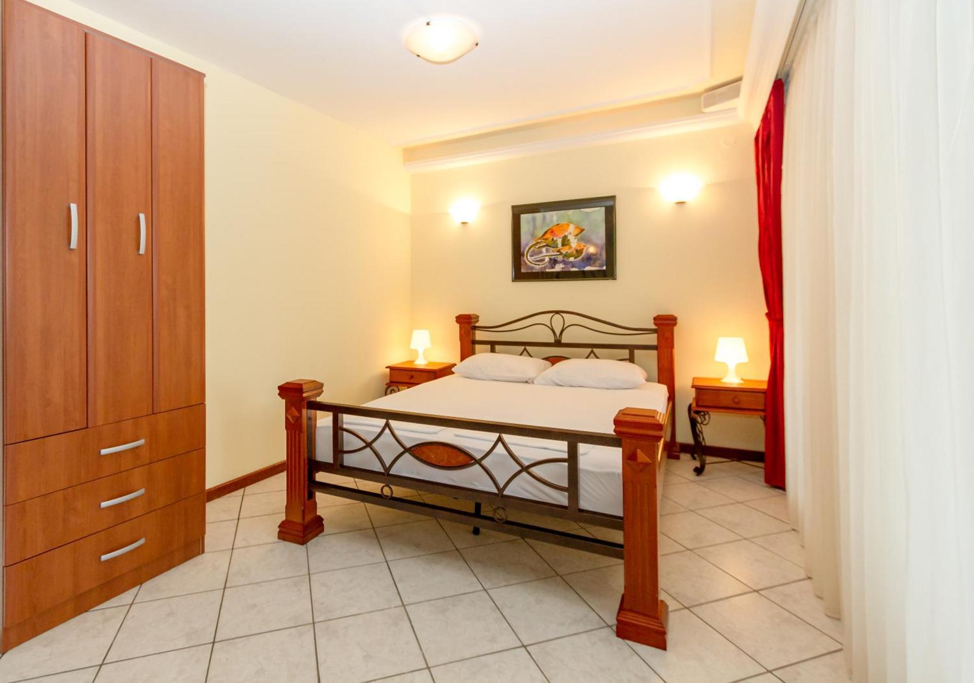 Milan'S Apartments Sveti Stefan Oda fotoğraf