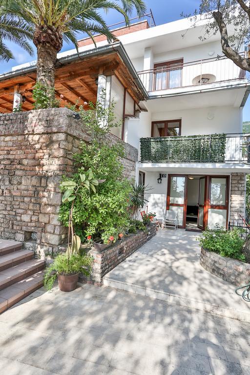 Milan'S Apartments Sveti Stefan Dış mekan fotoğraf