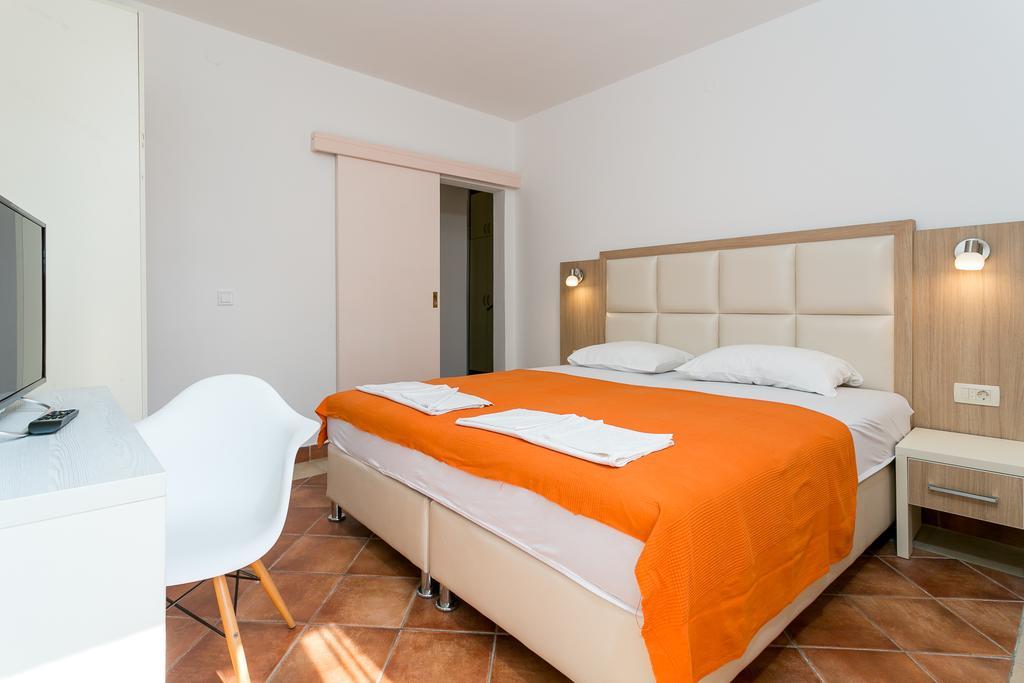 Milan'S Apartments Sveti Stefan Dış mekan fotoğraf