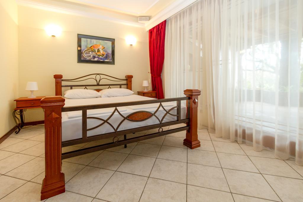 Milan'S Apartments Sveti Stefan Oda fotoğraf